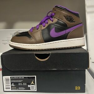 Kids air Jordan’s 1 Mid (GS)